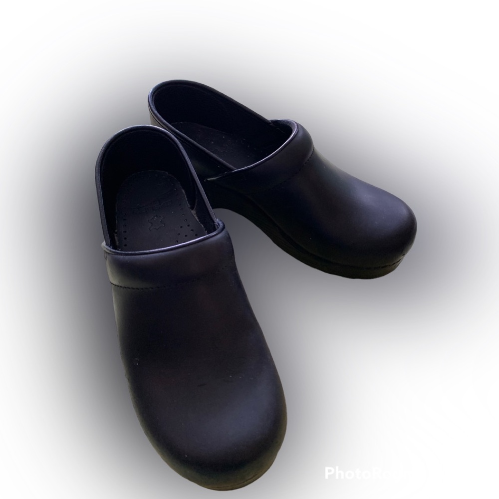 COPY - Dansko size 39 clogs ! Worn only one time . Black .